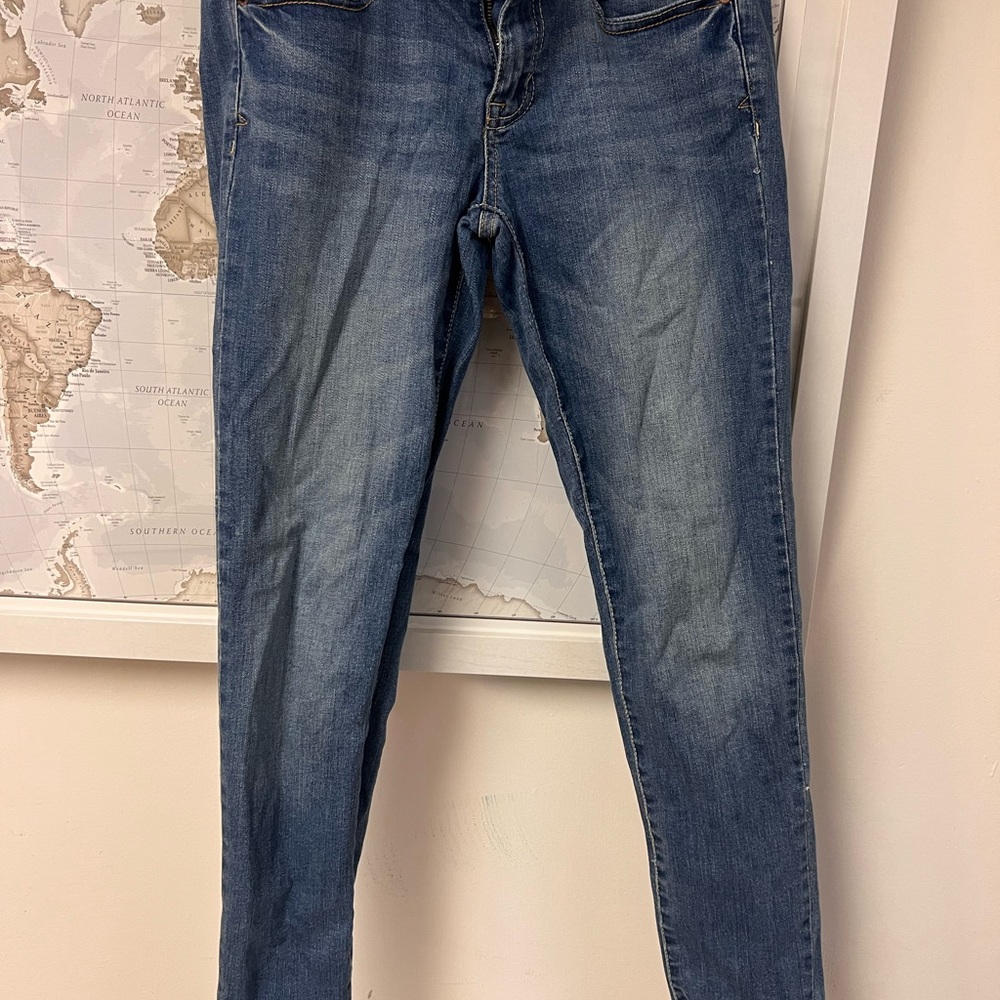 Aeropostale Women's Skinny Jeans in Medium Blue Wash